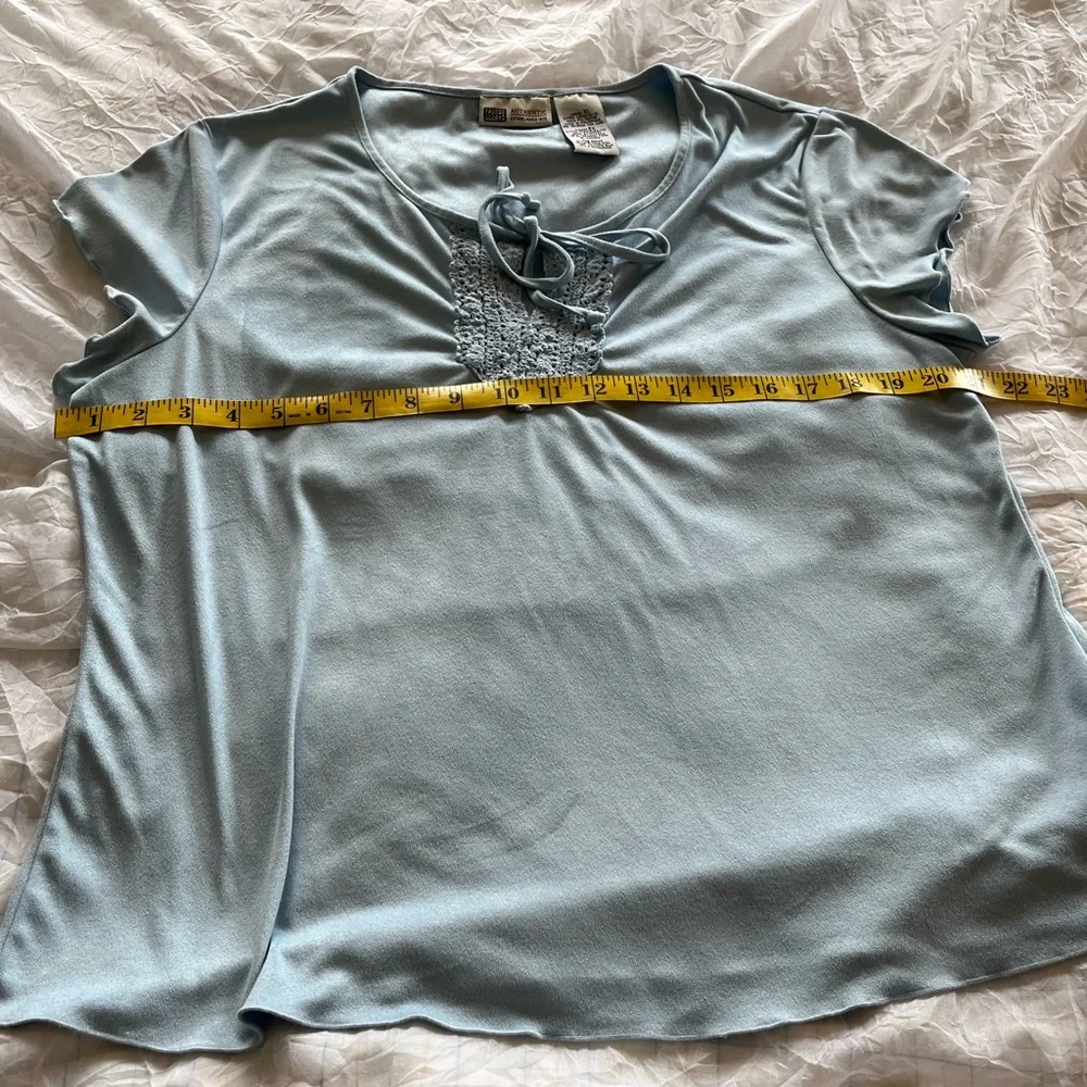 Authentic Faded Glory Light Blue Short Sleeve U-Neck Shirt - Picture 2 of 9